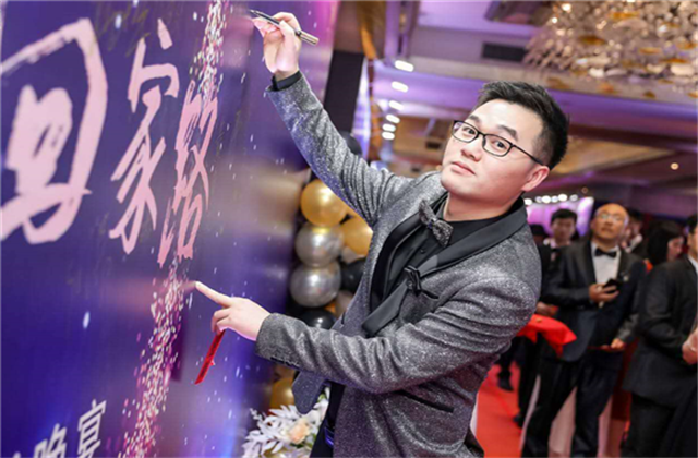 【高光“疫”事】勇敢逆行的特殊“网约车”——俄罗斯专享会90后，用信念打通生命运输线