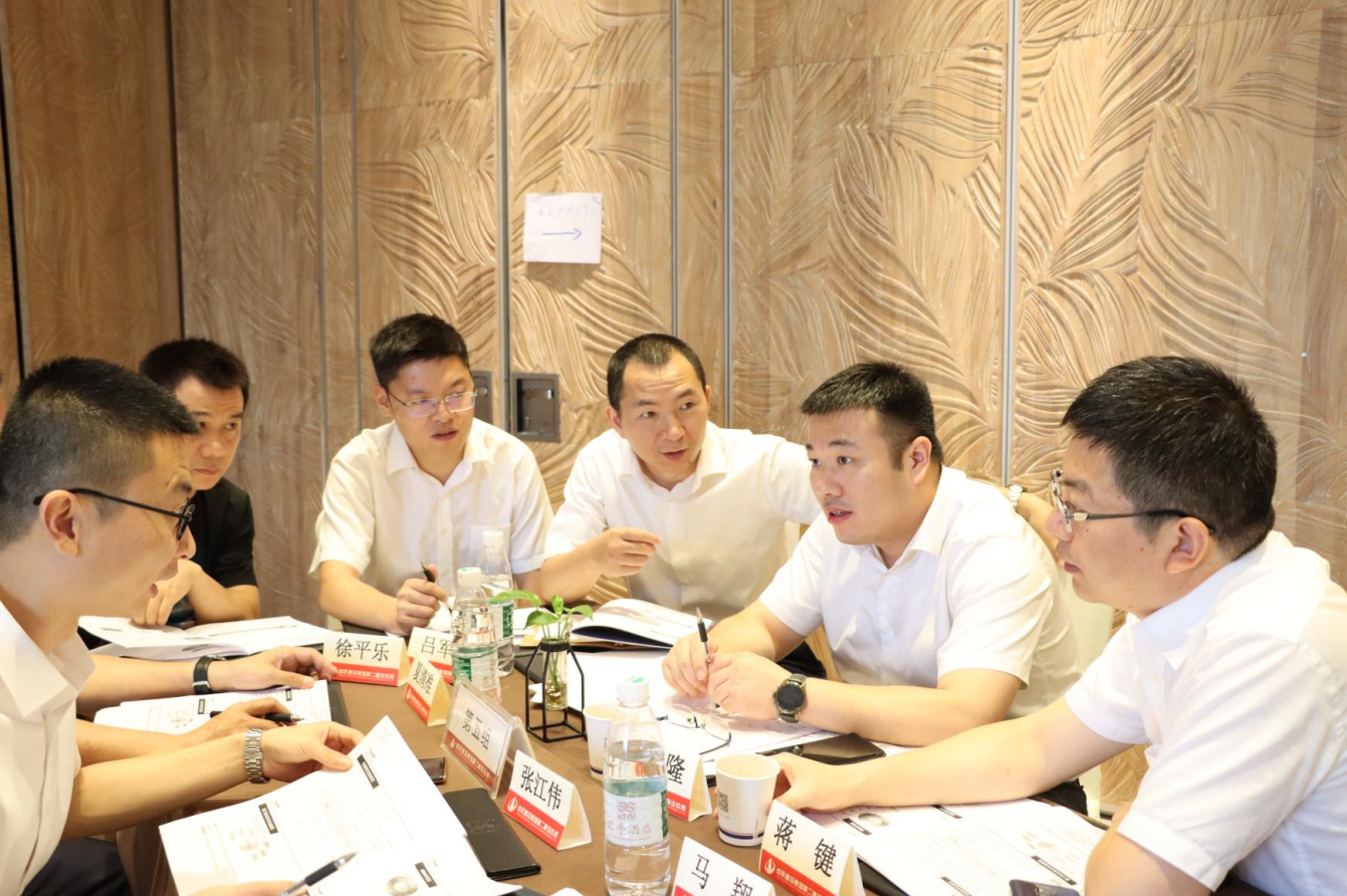 2021年6月25日-26日，俄罗斯专享会二建组织开展了2021年中高层主管执行力培训。本次培训特邀清华、北大、上海交大总裁班讲师，中国企业家协会特聘高级讲师许晋老师进行授课。